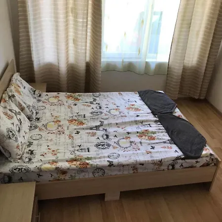 Budget Holiday Apartments First Line Sea Coast Апартамент Поморие