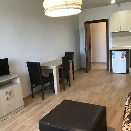 Budget Holiday Apartments First Line Sea Coast Апартамент Поморие